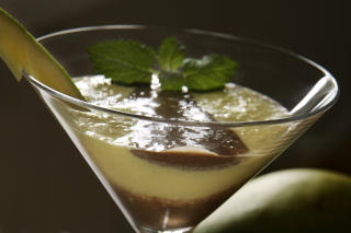 Ikke verrst: Et lite glass til dessert er sjelden feil - i hvert fall ikke et glass fl�yelsesmyk sjokolade- og mangokrem.