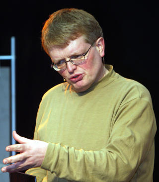 Kan tenke seg � bli romguide:. Astrofysiker og forfatter Erik Newth, her i et arkivbilde. 
Foto: Knut Falch / SCANPIX