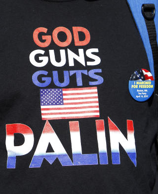 F�R ST�TTE: Palin f�r massiv st�tte fra amerikanere med klare meninger langt ute p� h�yresiden. Men kan hun vinne et valg uten det politiske sentrum? Foto: Brian Snyder/REUTERS