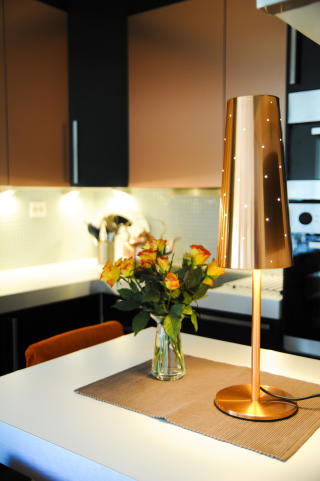 Annerledes: Kobber g�r igjen i detaljer p� kj�kkenet. Foto: Anniken Zahl Furunes.