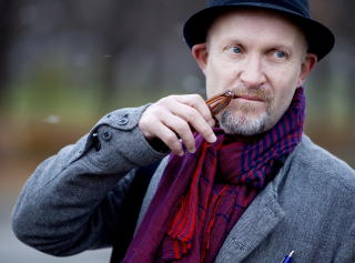 KOMMER: Forfatter Lars Saabye Christensen m�ter til samtale med Anne Lindmo og Tom Egeland. 
Foto: Espen R�st