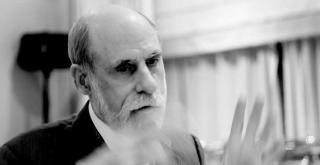 NETTETS FAR: Vint Cerf er en av grunnleggerne av internett - og Google-evangelist. Han har lenge advart mot det han ser som teleoperat�renes fors�k p� � kommersialisere og lagdele nettets infrastruktur. Hva han mener om arbeidsgiverens forslag, er ukjent.