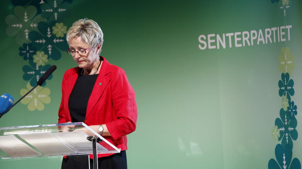 I HARDT V�R:  Partileder Liv Signe Navarsete innledet Senterpartiets landsstyrem�te p� Lillestr�m i g�r. Samtidig klarer ingen i partiet � redegj�re for 350 000 kroner de har motatt i st�tte. Foto: MORTEN HOLM/SCANPIX
Foto: Morten Holm / Scanpix