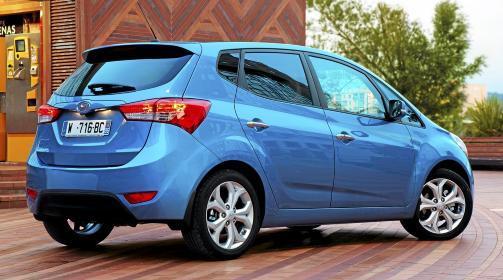 H�YERE: Hyundai ix20 er litt h�yere enn de tradisjonelle bilene i klassen. Foto: Thomas Goos