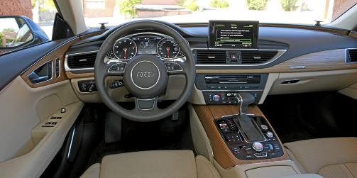 ELEGANT: Interi�ret er elegan utformet, og fullstappet av elektronikk (hvis du betaler for det, selvsagt). Foto: produsenten