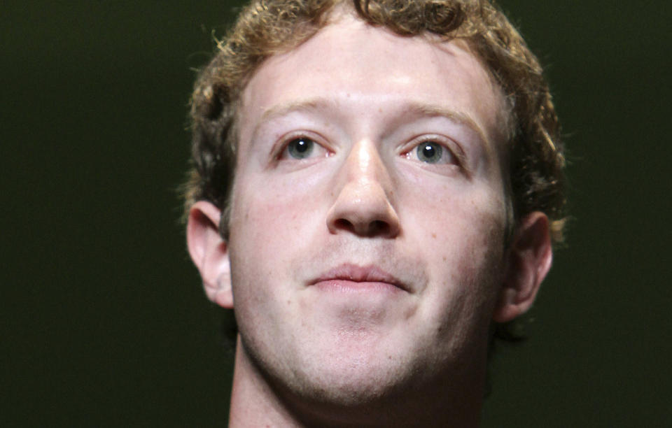 I AENEAS' FOTSPOR: Denne uka trykket tidsskriftet The New Yorker et eksklusivt intervju med Facebook-gr�nder Mark Zuckerberg (bildet), hvor han trekker fram �Aeneiden� av Vergil, et 2000 �r gammelt helteepos som en sentral inspirasjonskilde. Det samme gj�r en annen IT-gr�nder, Jon Lech �DVD-Jon� Johansen. Tilfeldig? Foto: Scanpix