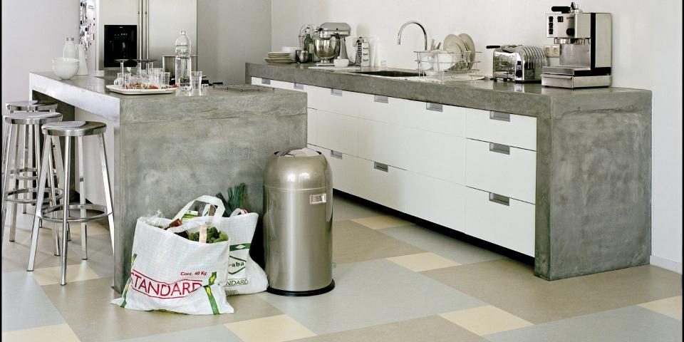 NY OG KUL: Med nye, trendy farger oppleves ikke linoleum lenger  som et gammeldags materiale.  FOTO: Hotze Eisma