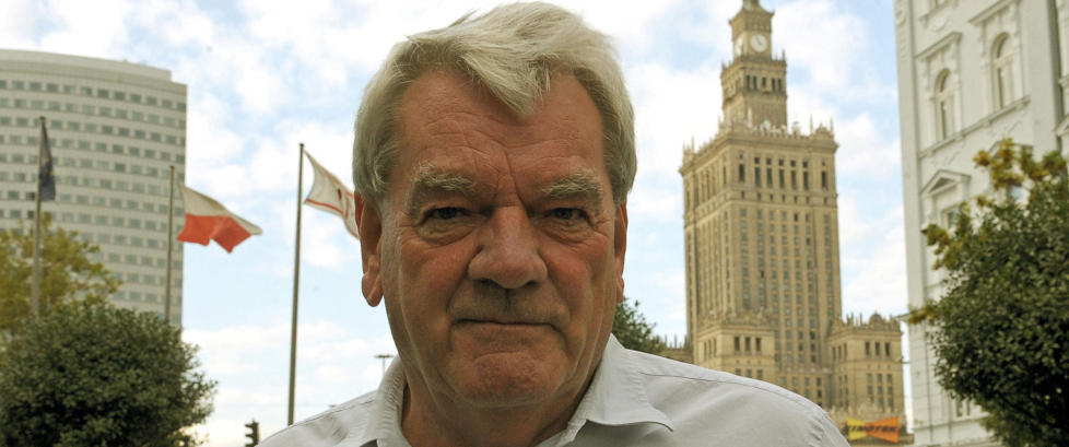 David Irving bes�ker polske krigsminnesmerker