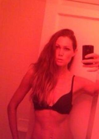 DET FORRIGE BILDET:  Marianne Aulie kastet kl�rne forrige tirsdag ogs�, og publiserte bildet p� Twitter. Foto: Twitter