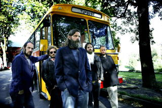 P� TURNE: Tommy Tokyo og hans band Starving For My Gravy legger ut p� turn� denne h�sten.

Foto:Steinar Buholm / Dagbladet.