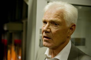 OMSTRIDT: Her folater Arne Treholt SVTs TV-studio i Stockholm etter innspilling av Skavlan.   Foto: �istein Norum Monsen/Dagbladet