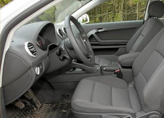 SITTEPLASS: Gode standardseter ogs� i Audi A3 1,6 TDIe. Foto: Terje Bj�rnsen