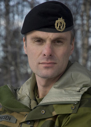 KRITISK: Terje Hannsen mener det vil v�re et svik mot norske soldater � ikke ta tak i holdningene som kommer fram i Alfa-intervjuet. Foto: Forsvaret