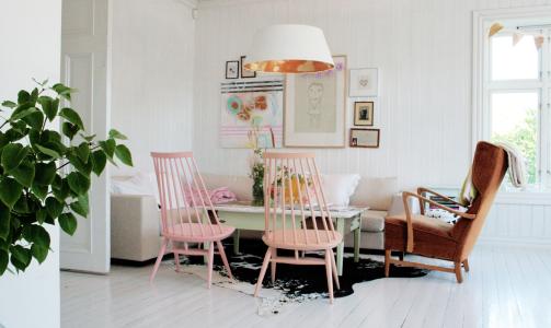 Fryd og Design: Historien om hvordan stuebordet kom på plass kan være verdt en bloggpost hus ukas interiørblogger. Fryd og Design: Historien om hvordan stuebordet kom på plass kan være verdt en bloggpost hus ukas interiørblogger.
