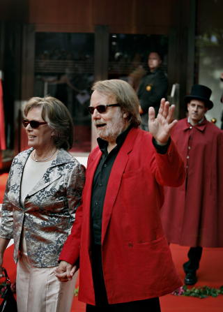 MED KONA I OSLO: Benny Andersson og kona Mona N�rklit f�r premieren p� Mamma Mia p� Folketeateret i Oslo. - Hun fikk meg til � virkelig se, sier han i intervjuet. 



FOTO: ADRIAN �HRN JOHANSEN/ DAGBLADET

TLF: 47905092