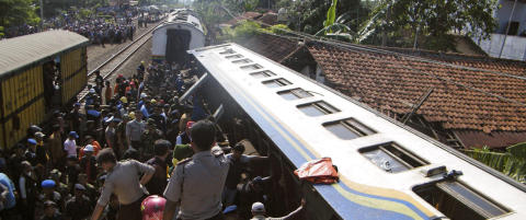 Minst 33 omkom i togulykke i Indonesia
