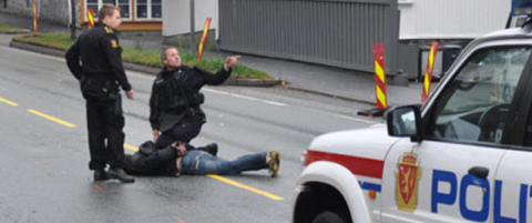 �n mann skutt, politiet jakter enn� p� flere personer
