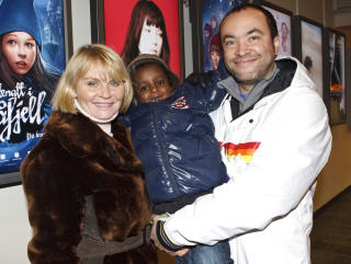 FAMILIEN: Mia Gundersen sammen med ektemann Marcel Leli�nhof og s�nnen Daniel tidligere i �r. Foto: Cornelius Poppe/Scanpix