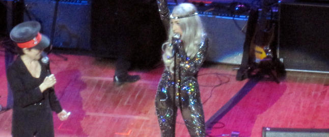 Lady Gaga stjal showet fra Yoko Ono