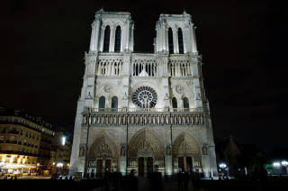 TERRORM�L: Notre Dame i Paris. Foto: AFP