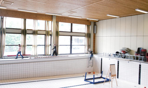 T�rrskodd forlater elever skolens basseng FOTO: Erik Hattrem/Dagbladet