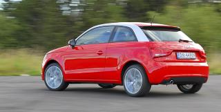 TO FARGER: Audi A1 TDI kan leveres med tofarget lakkering, men det koster ekstra. Foto: Terje Bj�rnsen