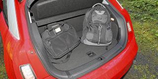 BRA PLASS: Med 270 liter er bagasjerommet i Audi A1 av akseptabel st�rrelse. Foto: Terje Bj�rnsen