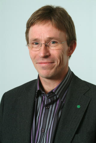 IVESTERINGER: Statssekret�r Dag Henrik Sandbakken mener ordningen med rentefrie l�n, �remerket skole- og sv�mmeanlegg, gir kommunene en forutsigbarhet i budsjettene. Foto: Regjeringen.no