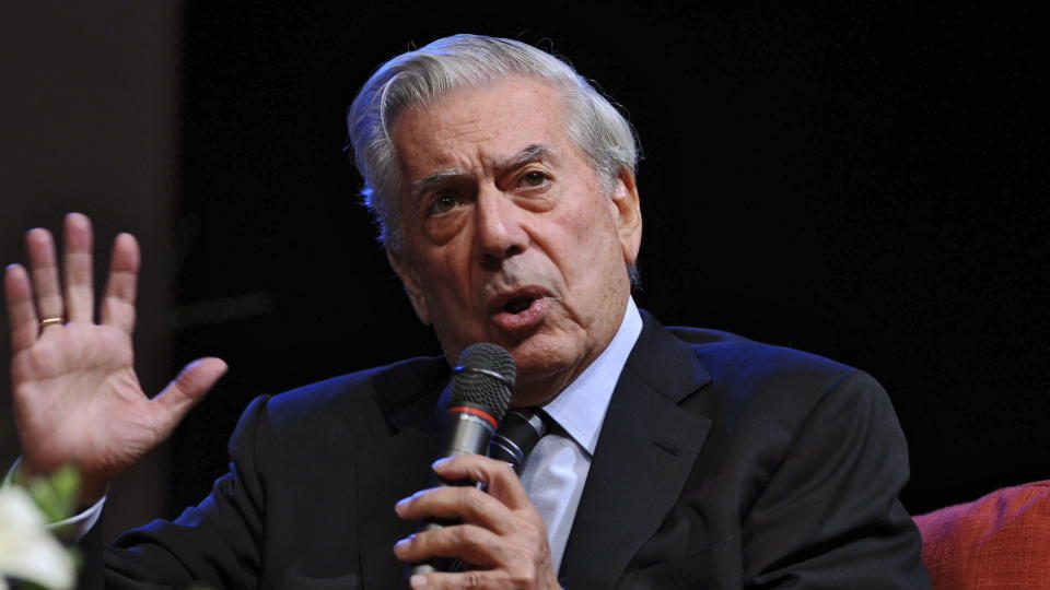VETERAN: Peruvianske Mario Vargas Llosa er i mange �r blitt tippet som vinneren av Nobels litteraturpris. Foto: SCANPIX/ EPA/MARIO GUZMAN