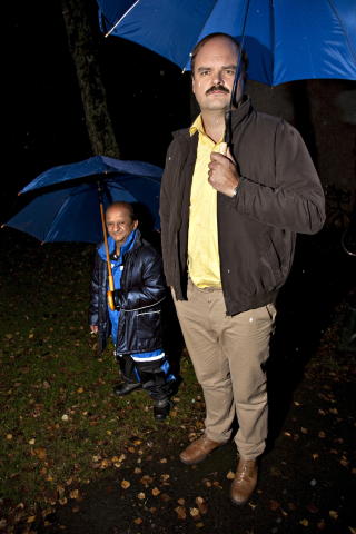 LITEN OG STOR: Atle Antonsen og Kiran Shah.
