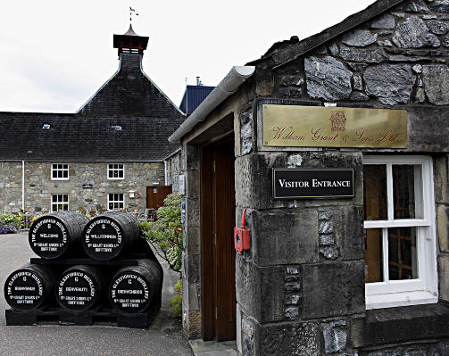 VISITORS: Egen inngang og kinosal for whiskyturister hos Glenfiddich.