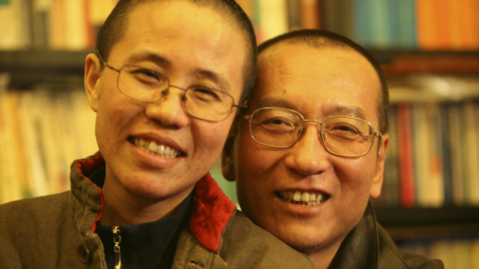 M�TTE VINNEREN: Xia har m�tt sin ektemann Xiaobo, da fortalte hun at han hadde vunnet Fredsprisen. Foto: Privat / Reuters