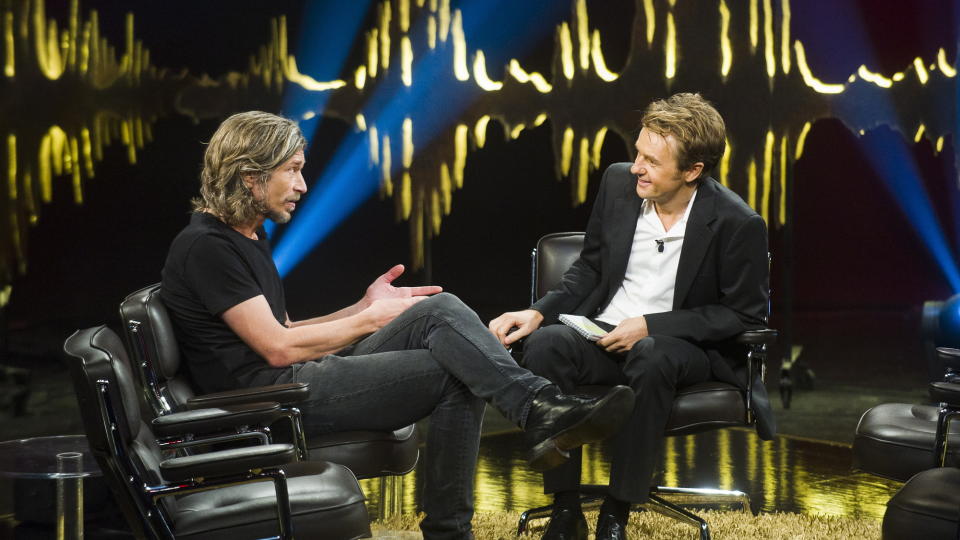 F�R SKRYT: Karl Ove Knausg�rd gis mange komplimenter av svenske anmeldere. Her er han under innspillingen av Skavlan tidligere i h�st. Foto: H�kon Eikesdal