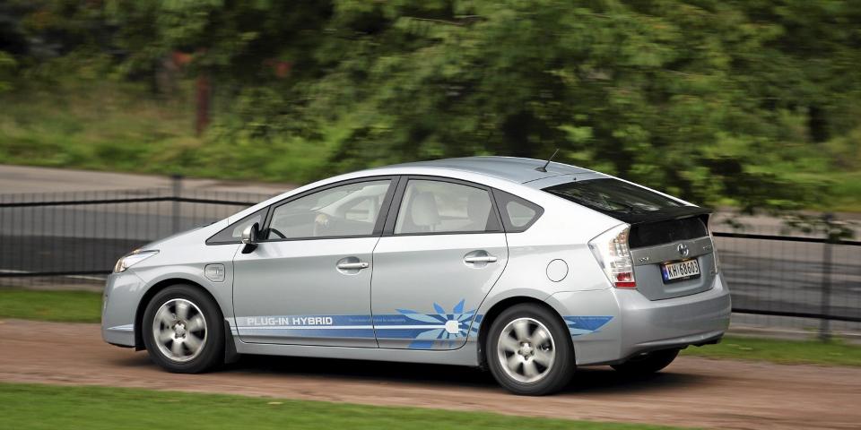 IKKE SPENNENDE: Prius er ingen morsom bil � ratte, men den har ryddige kj�reegenskaper. Foto: Egil Nordlien