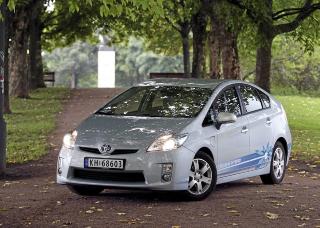 500 EKSEMPLARER: Toyota har bygget 500 Plug-in-versjoner av Prius for � teste konseptet. Foto: Egil Nordlien
