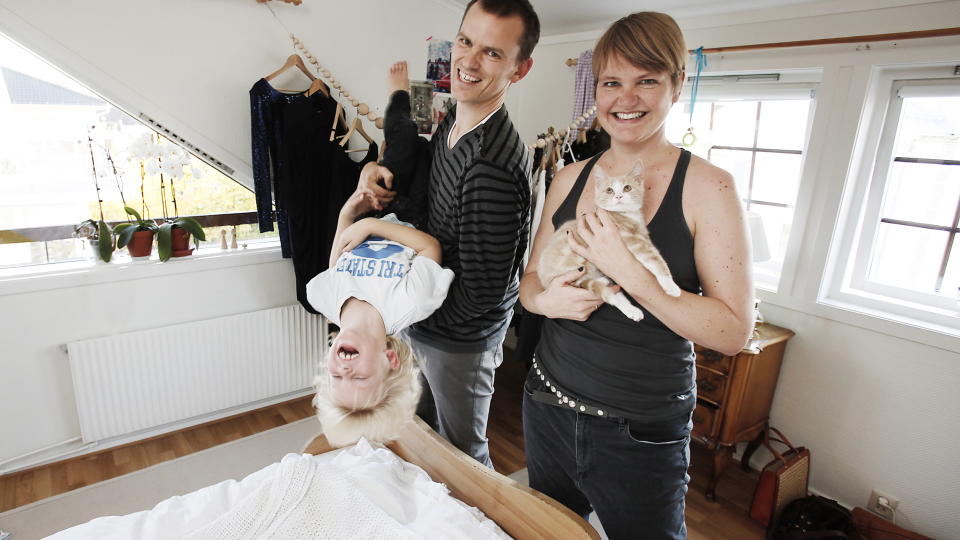 NY VARME: Da oljefyren sluttet � fungere i fjor vinter, bestemte familien H�rra seg for � investere i et milj�vennlig oppvarmingssystem. I �r g�r de vinteren i m�te med nytt bergvarmeanlegg. Foto: ERLING H�GELAND/Dagbladet