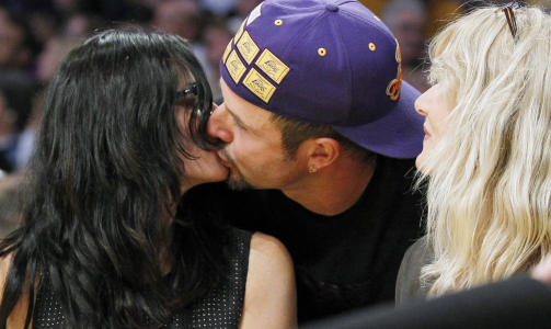 LYKKELIGERE TIDER: Courteney Cox Arquette og David Arquette koste seg under NBA-finalen tidligere i �r. Foto: REUTERS/Lucy Nicholson
