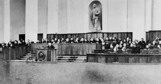 TOK AVSTAND FRA STALIN: Khrustsjov gjorde dette under en hemmelig tale i kommunistpartiet i 1956 (bildet). Talen varte i flere timer, det var ikke stenografer i rommet og det var ikke lov � ta notater. Foto: AFP