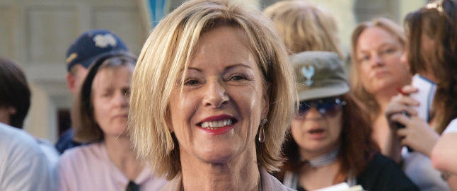 ABBA-Frida i millionkamp med svensk-kinesisk sekt