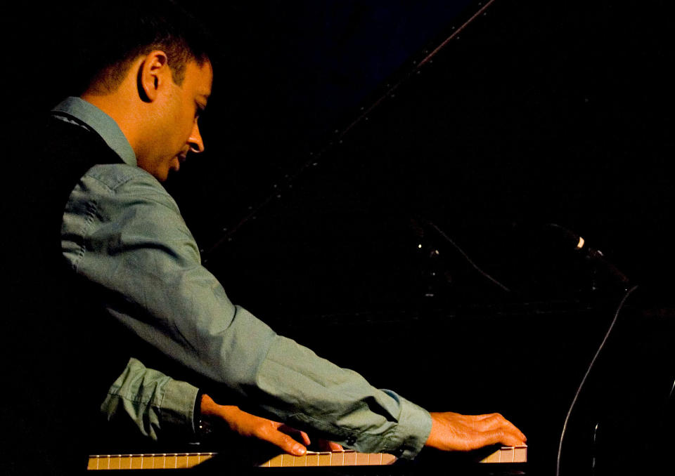 VIRTUOS:  Vijay Iyer, oppvokst i USA som s�nn av indisk/tamilske flyktninger, imponerte, men grep ikke under sin triokonsert i Oslo. Foto: Terje Mosnes/Dagbladet