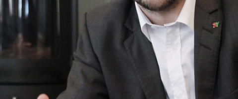 Uambisi�st. Gammelt nytt. Festtaler.