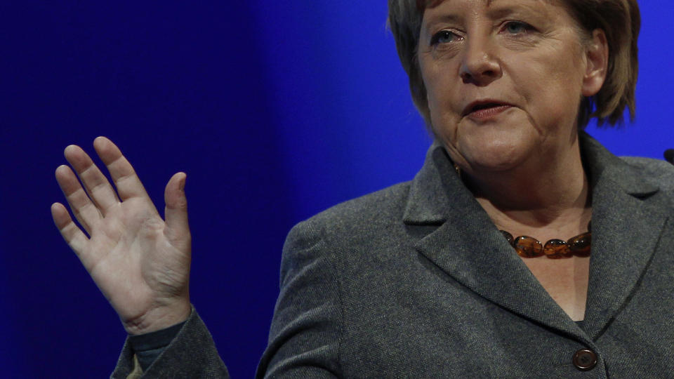 VIL STILLE KRAV: Tysklands statsminister og partileder for Kristeligdemokratene (CDU) mener det m� stilles st�rre krav til innvandrerne i landet. Hun talte l�rdag til CDUs ungdomsparti. Foto: REUTERS/SCANPIX
