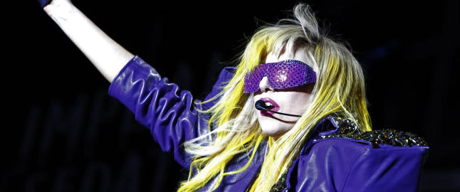 Først og fremst artist, dernest kvinne, kleshenger og danser