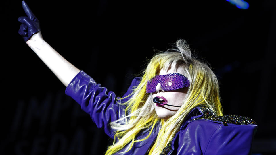 URIMELIG KONTRAKT: Foran konserten med Lady Gaga i Oslo ble Dagbladet bedt om undertegne en fotokontrakt som la uakseptable restriksjoner p� bruk av pressebildene. Vi fant ikke � kunne undertegne kontrakten og har derfor heller ikke bilder fra konserten. Her er hun i aksjon under en konsert i Chicago tidligere i �r. Foto: AP/Scanpix