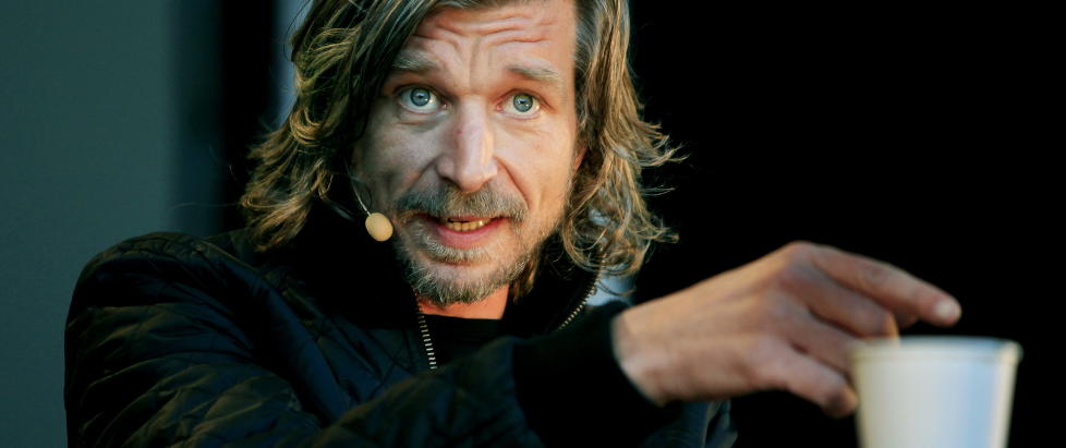 BIBELSTUDIER: Karl Ove Knausg�rd har deltatt i arbeidet med en ny bibeloversettelse. Foto:Jacques Hvistendahl