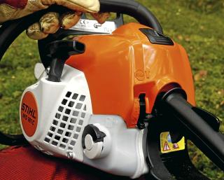 Stihl: Kun en bryter for start, stopp og choke. Foto: �ivind Lie
