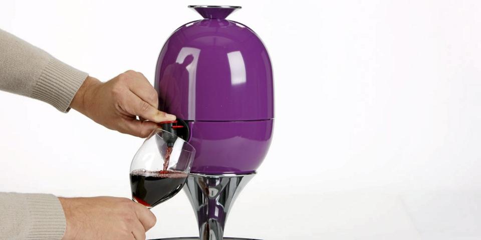 DISPENSER: Sett p� lokket og skjenk deg et glass. FOTO: Bj�rn Inge Karlsen