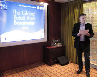  NYE TYVERITRENDER: Eirik �hlschl�gel fra Checkpoint Systems.  Foto: Helle Wensberg Holte
