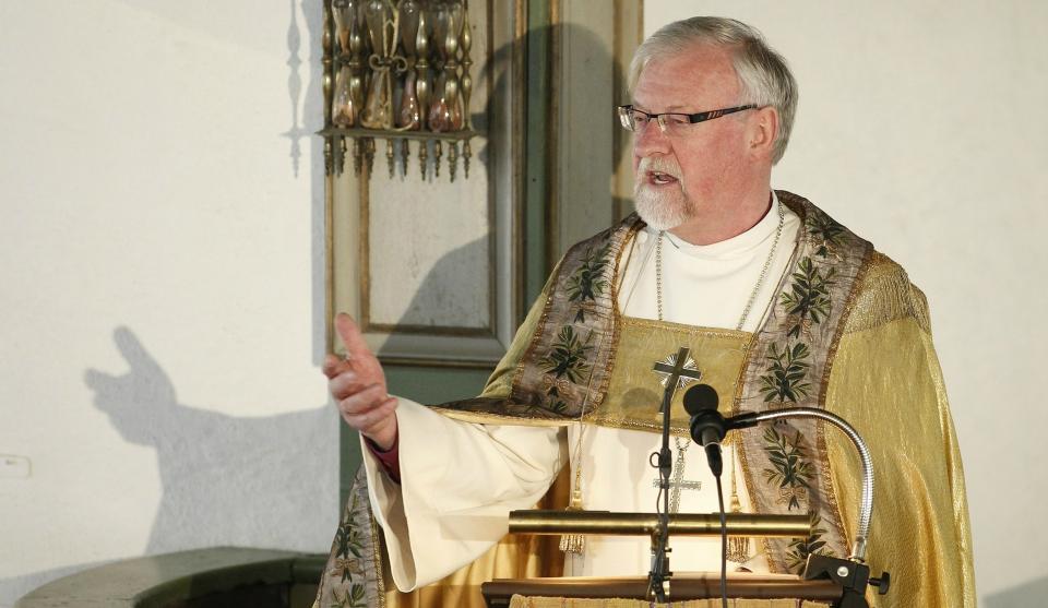 RASER:  Oslo-biskop Ole Christian Kvarme er ikke overrasket, men sv�rt misforn�yd over sokneprest Einar Gelius' beskrivelser av r� sex og sexreferanser i bibelen i en ny bok. Foto: scanpix