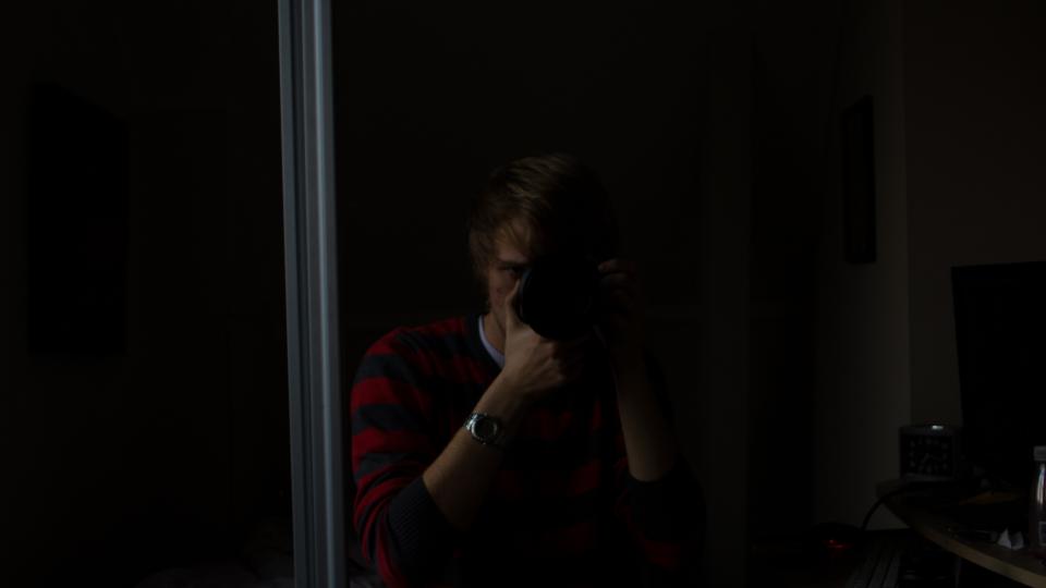 M�NEDENS POET: Tom Kedar Holmens dikt Ud�de sitter som ei kule, mente juryen, og k�ret det til m�nedens dikt for september. Foto: TOM KEDAR HOLMEN